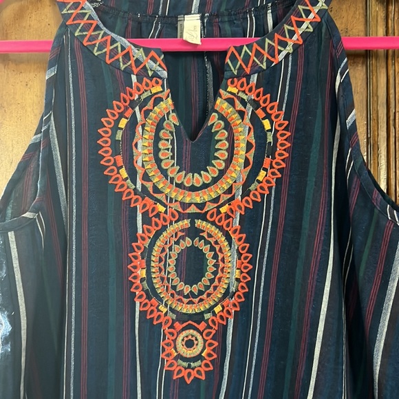 Summer Embroidered Top - Picture 2 of 3